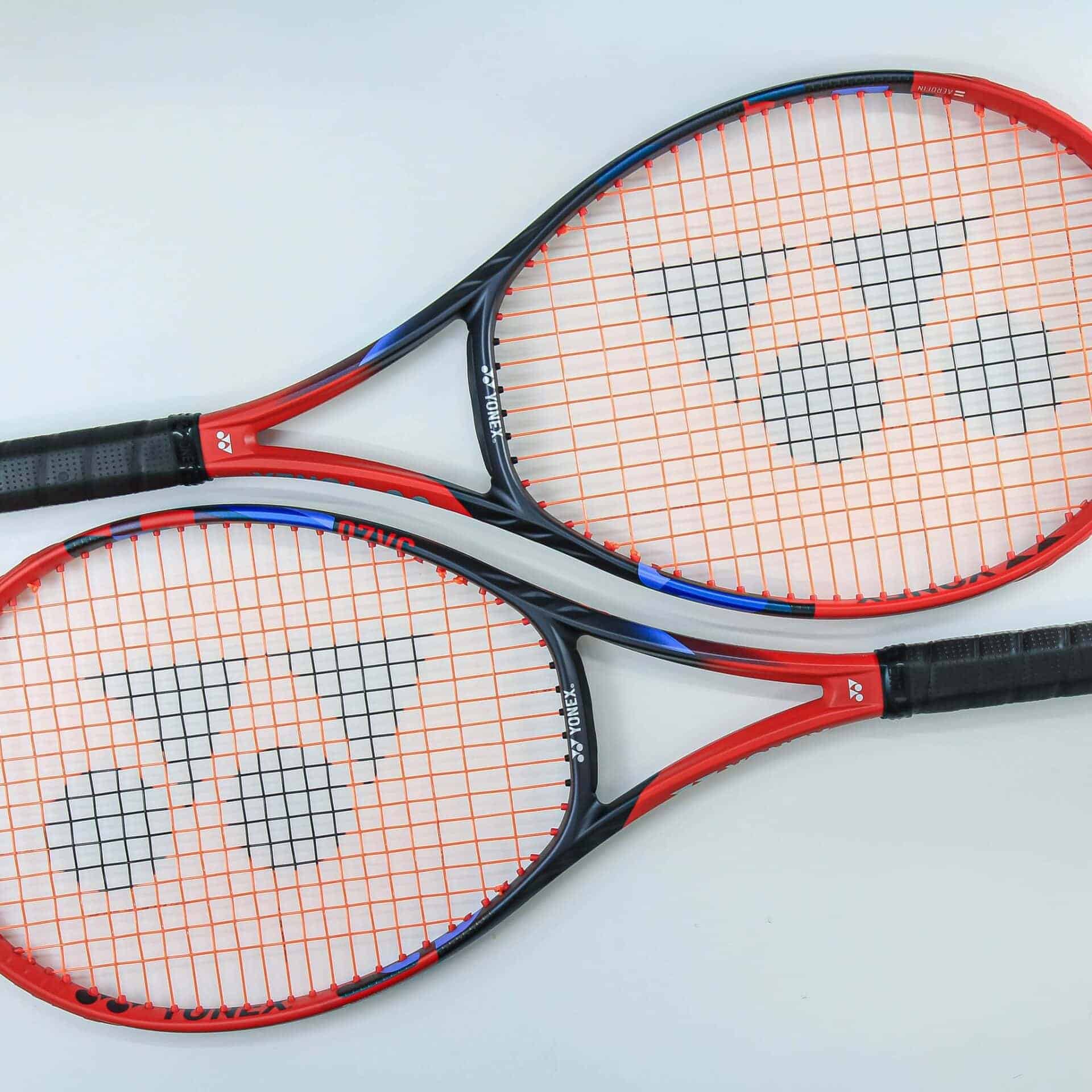 Для любителів тенісу, юніорів та гравців, що вдосконалюють техніку гри – полегшені ракетки із професійними характеристиками нової колекції Yonex VCORE – Vcore Ace (260 г), Vcore Feel (250 г) та Vcore Game (265 г)