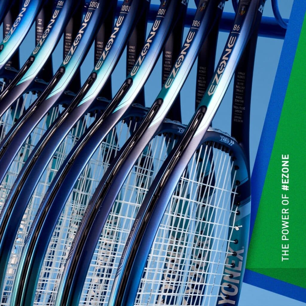 Потужні удари та найвищий ступінь контролю – все це забезпечують тенісні ракетки серії Yonex EZONE!