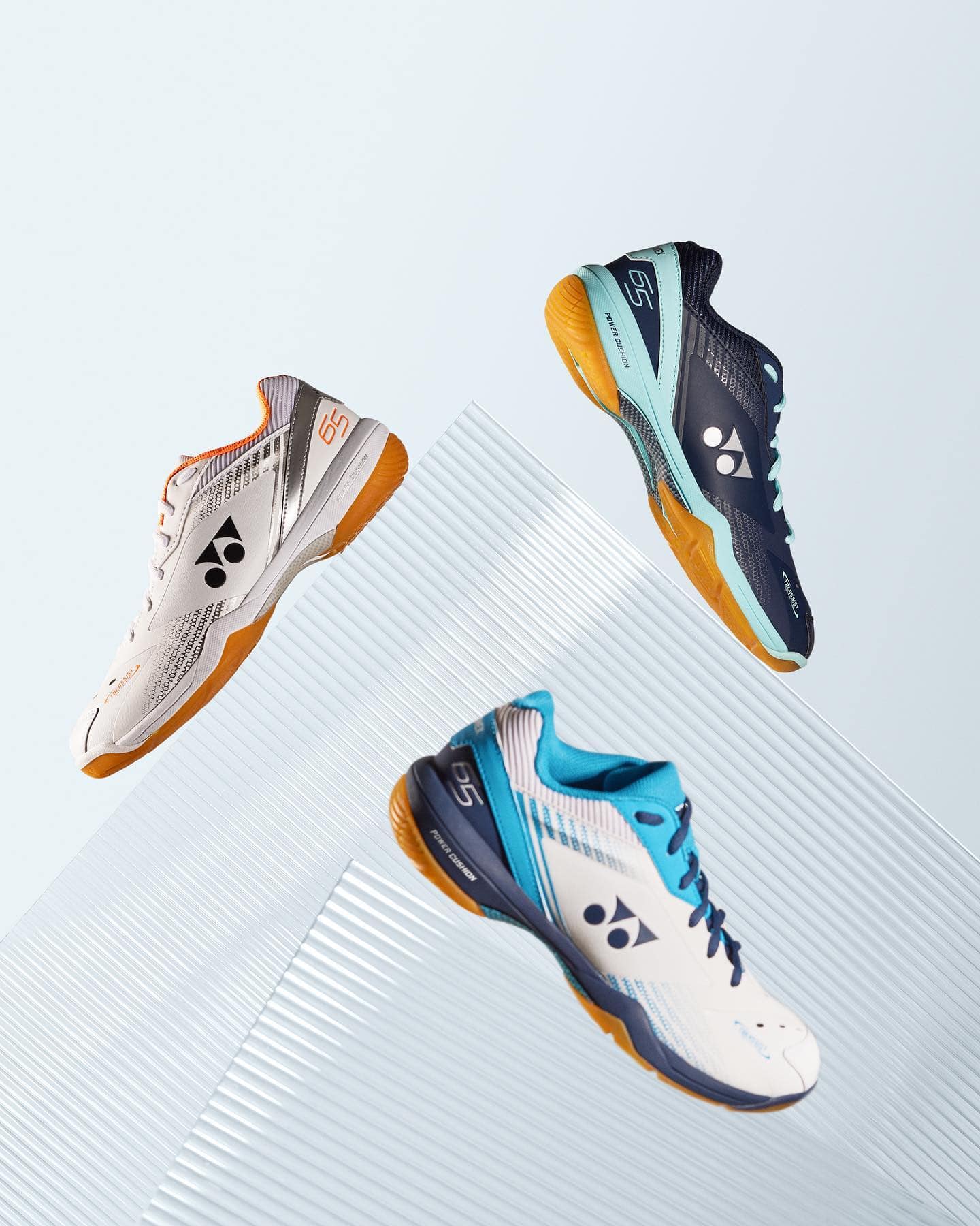 Вибір гравців топ-рівня – кросівки для бадмінтону Yonex SHB-65!