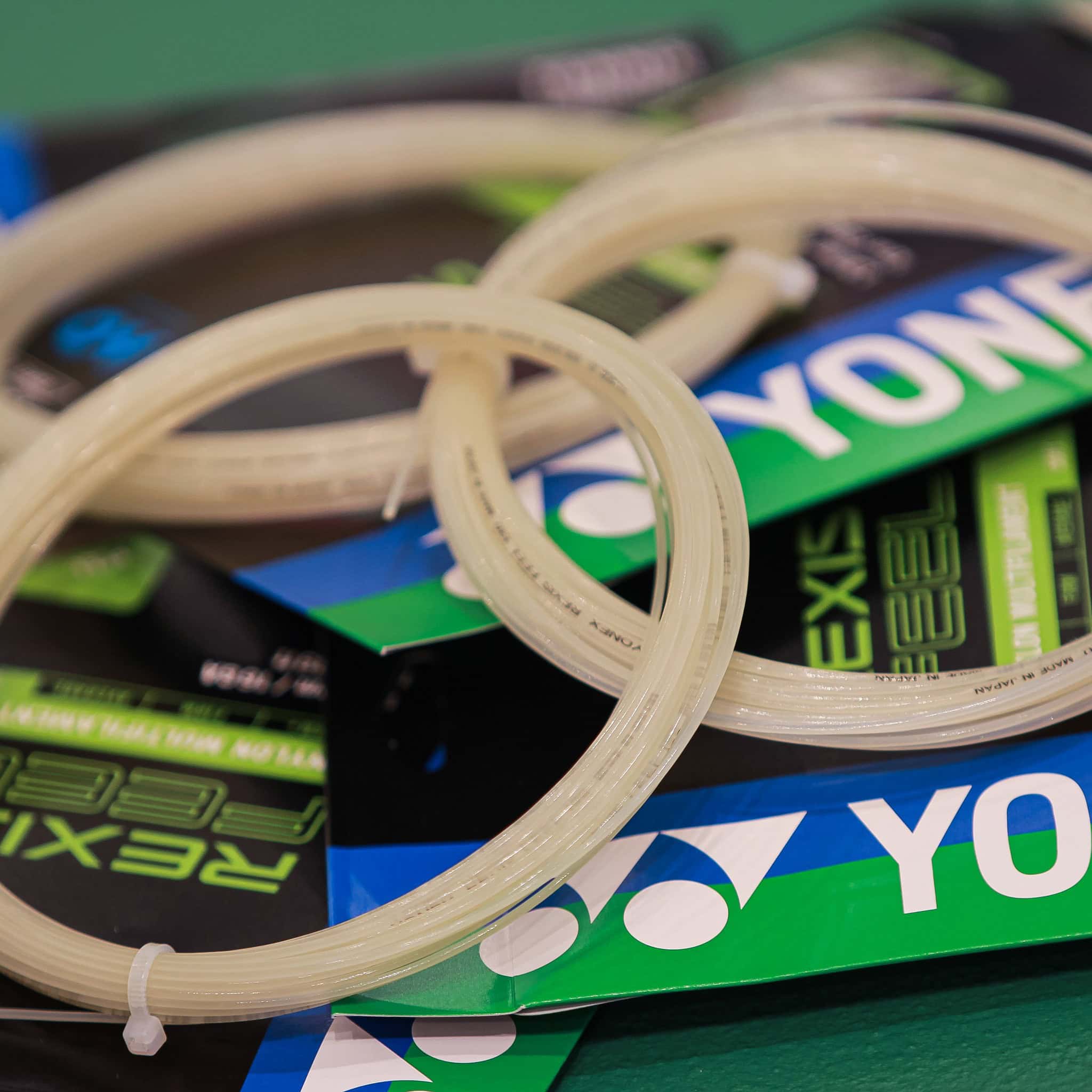 Струни для тенісу Yonex розробляються та виготовляються на власних фабриках у Японії.