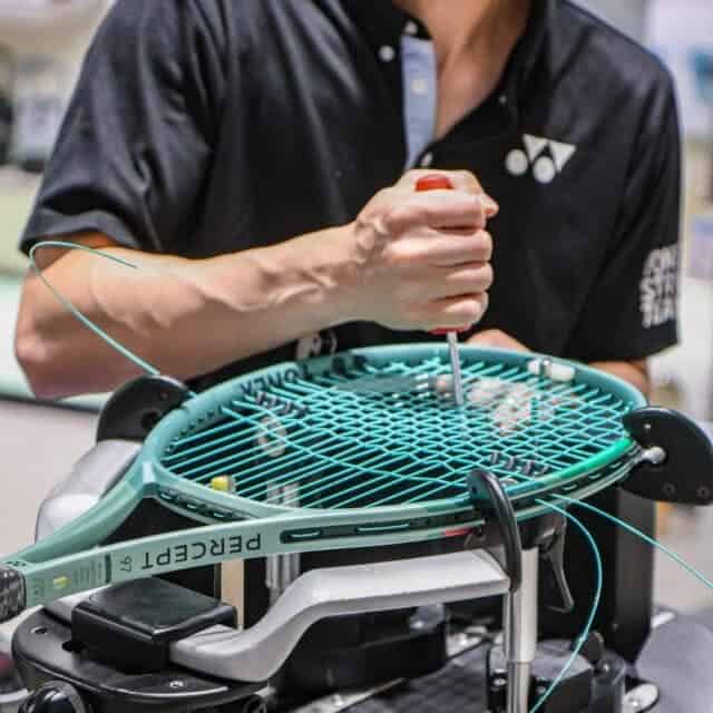 peretyazhka-raketok-tennis-yonex