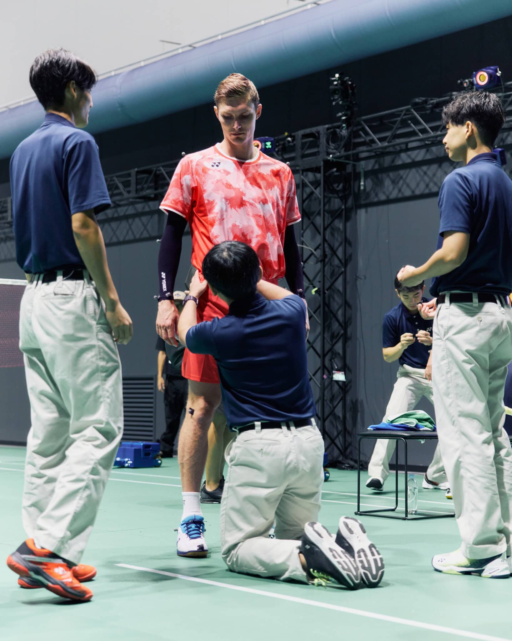 Зазирніть за куліси тестування екіпіровки Yonex, яку інженери-розробники компанії проводили у Performance Center в Японії!